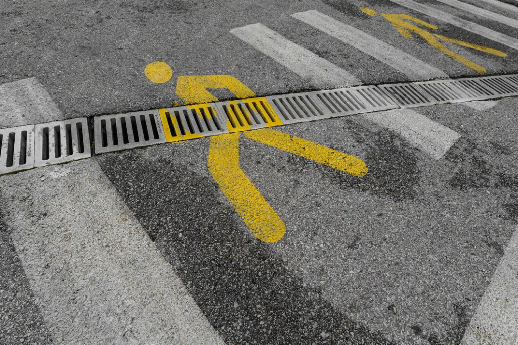 Road pavement safety markings